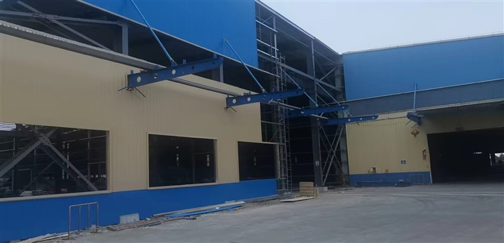 Металева будівля